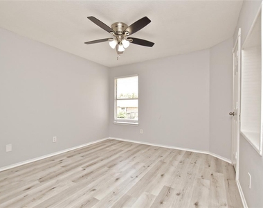 15708 Opal Fire Dr - Photo Thumbnail 10