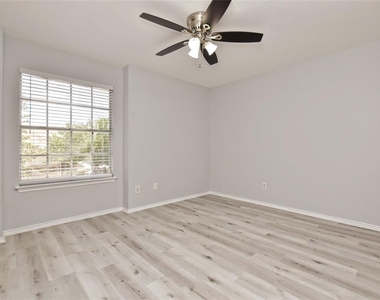 15708 Opal Fire Dr - Photo Thumbnail 9