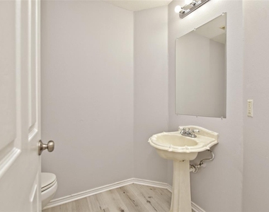 15708 Opal Fire Dr - Photo Thumbnail 11