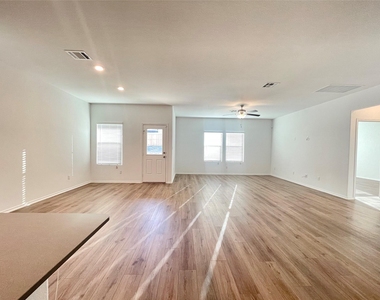 1220 Sweetspire Rd - Photo Thumbnail 4