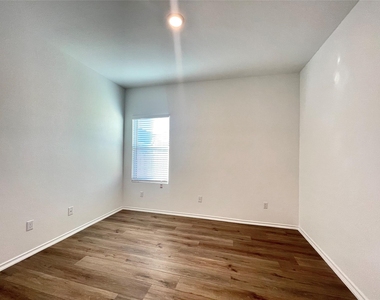 1220 Sweetspire Rd - Photo Thumbnail 27