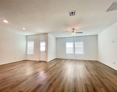 1220 Sweetspire Rd - Photo Thumbnail 5