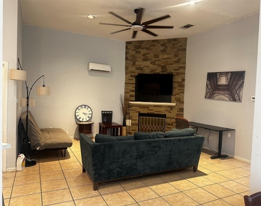 612 David Curry Dr - Photo Thumbnail 4