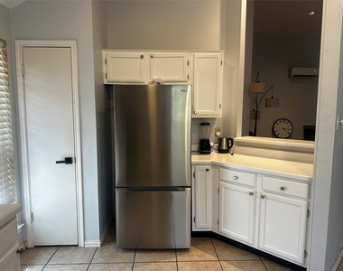 612 David Curry Dr - Photo Thumbnail 2