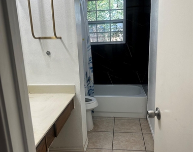 612 David Curry Dr - Photo Thumbnail 7