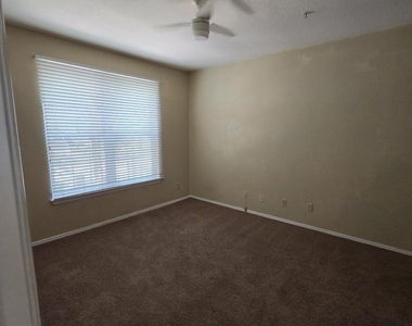 13810 Sutton Park Drive - Photo Thumbnail 5