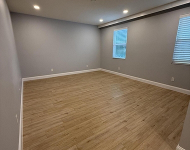 14418 Avenue Of The Rushes - Photo Thumbnail 28