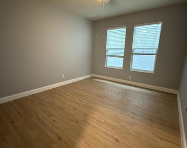 14418 Avenue Of The Rushes - Photo Thumbnail 25