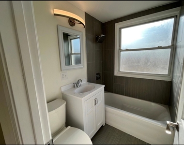 113 E 37th Place - Photo Thumbnail 3