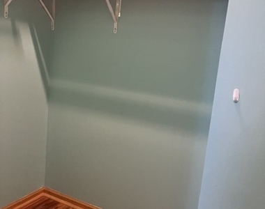1005 Singer Avenue - Photo Thumbnail 12