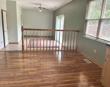 1005 Singer Avenue - Photo Thumbnail 5