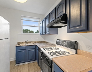 4055 N Spaulding Avenue - Photo Thumbnail 1