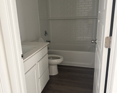2226 Lakeshore Drive - Photo Thumbnail 8