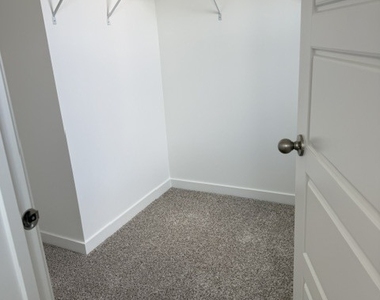 2226 Lakeshore Drive - Photo Thumbnail 7