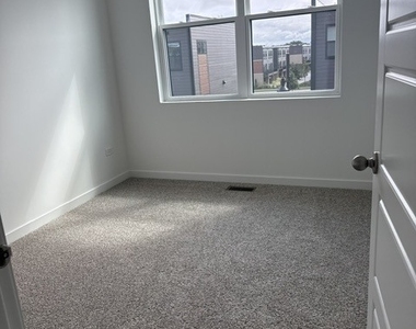 2226 Lakeshore Drive - Photo Thumbnail 9