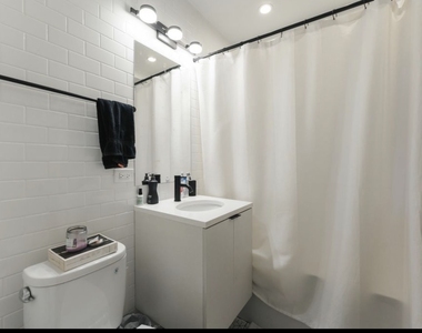 2253 N Spaulding Avenue - Photo Thumbnail 6
