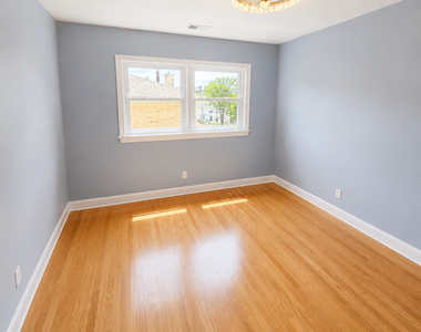7942 W Addison Street - Photo Thumbnail 11