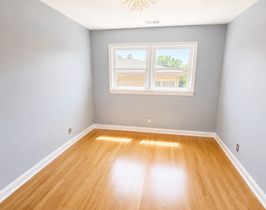 7942 W Addison Street - Photo Thumbnail 12