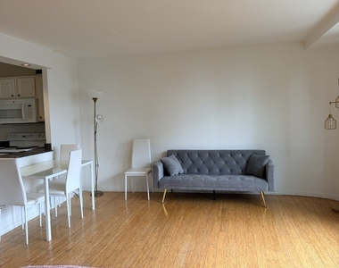 211 E Ohio Street - Photo Thumbnail 10