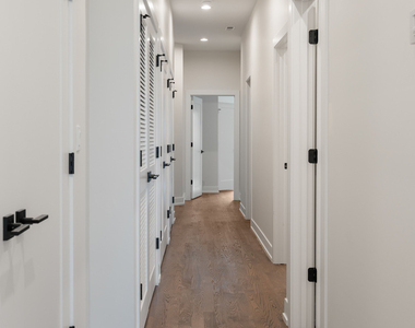 408 E 50th Place - Photo Thumbnail 10