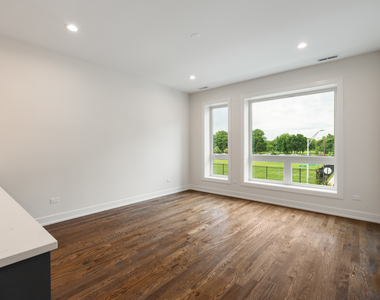 408 E 50th Place - Photo Thumbnail 3