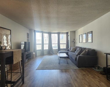 405 N Wabash Avenue - Photo Thumbnail 2