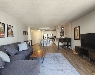 405 N Wabash Avenue - Photo Thumbnail 1