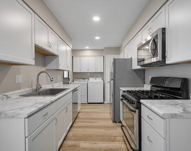 1031 Maple Lane - Photo Thumbnail 8