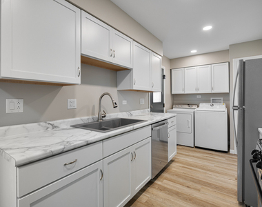 1031 Maple Lane - Photo Thumbnail 9
