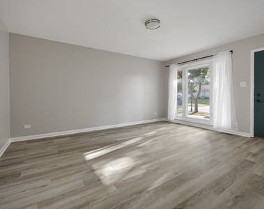1031 Maple Lane - Photo Thumbnail 3