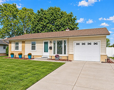 1031 Maple Lane - Photo Thumbnail 1