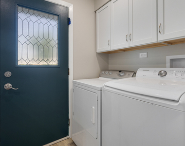 1031 Maple Lane - Photo Thumbnail 11