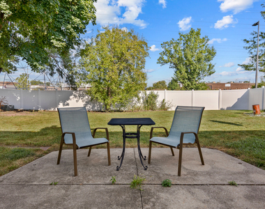 1031 Maple Lane - Photo Thumbnail 23