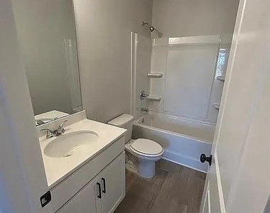 129 Lauren Street - Photo Thumbnail 6