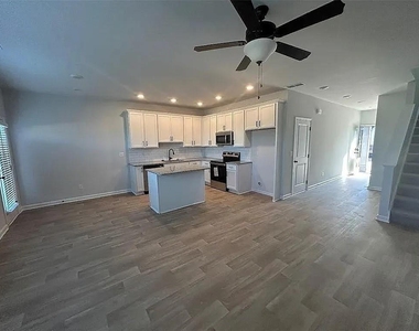 129 Lauren Street - Photo Thumbnail 7