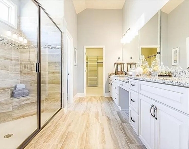 129 Lauren Street - Photo Thumbnail 9