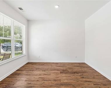 430 Burgundy Terrace Se - Photo Thumbnail 4