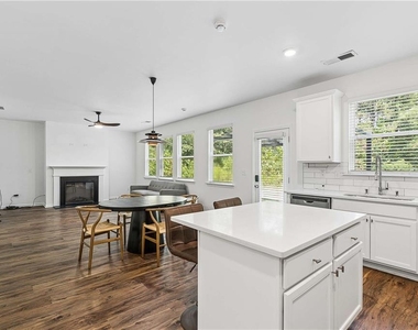 430 Burgundy Terrace Se - Photo Thumbnail 16