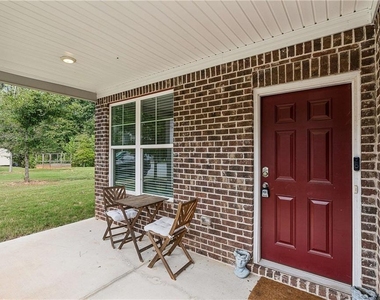 430 Burgundy Terrace Se - Photo Thumbnail 2