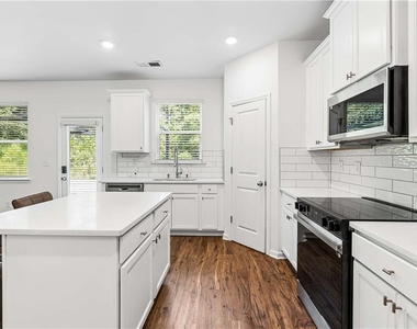 430 Burgundy Terrace Se - Photo Thumbnail 13