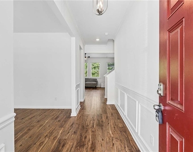 430 Burgundy Terrace Se - Photo Thumbnail 3