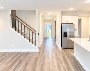 38 Warwick Court - Photo Thumbnail 2