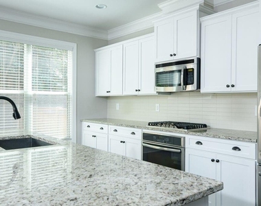 1265 Linden Court Ne - Photo Thumbnail 6