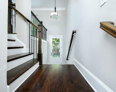 1265 Linden Court Ne - Photo Thumbnail 2