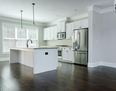 1265 Linden Court Ne - Photo Thumbnail 4