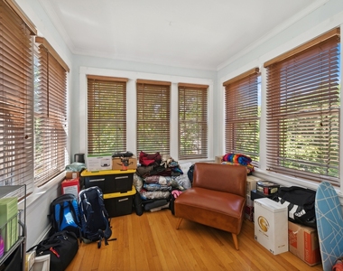4937 N Talman Avenue - Photo Thumbnail 8