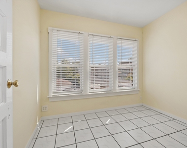 4937 N Talman Avenue - Photo Thumbnail 4
