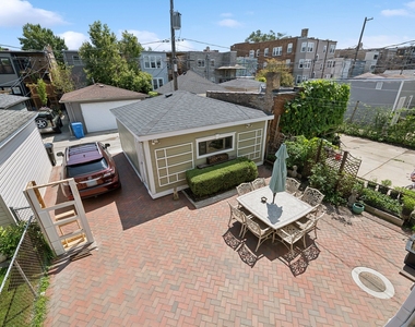 4937 N Talman Avenue - Photo Thumbnail 12