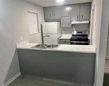 160 Chesapeake Drive - Photo Thumbnail 4