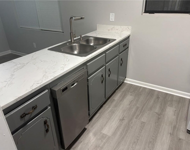 160 Chesapeake Drive - Photo Thumbnail 7